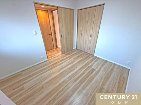 �q������ �y�m��5.2���z
�ǂ�ȉƋ�ɂ����킹�₷���A���Ɩؖڂ���Ƃ����i�`�������ȋ�ԁB5.2���̍L���́A�x�b�h��f�X�N��u���Ă���Ƃ肪����A�q�������ɂ��s�b�^���ł��B