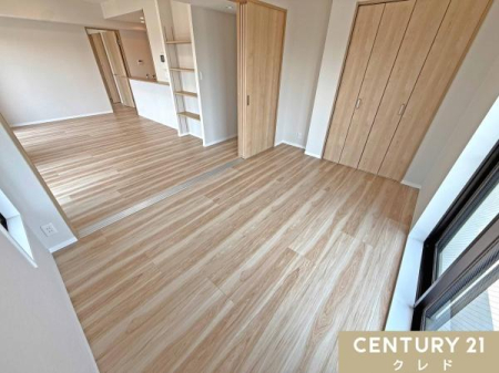 �m�� �y�m��5.5���z
LDK�ƌq����m��5.5���́A�����ɍ��킹�ď_��Ɏg����t���L�V�u���ȋ�ԁB�����˂��J���ă��r���O���L����������A�߂ĐQ����q�ǂ������ɂ�����ƃA�����W���݂ł��B