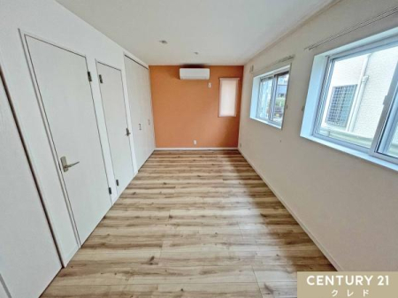 �q������ �y�m��4.5���{4.5���z
�h�A�Ǝ��[��2������A�����I��2�����֎d�؂邱�Ƃ��\�ȃt���L�V�u���݌v�B���C�t�X�^�C���ɍ��킹�ď_��Ɏg���܂��B
