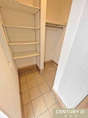 ���� ���։��ɐ݂���ꂽ�L�X�Ƃ����V���[�Y�C���N���[�N�́A�Ƒ��S�����̌C���͂��߁A�P�E�A�E�g�h�A�p�i�E�x�r�[�J�[�ȂǁA���ւ܂��ɒu�������ȃA�C�e�����܂Ƃ߂Ď��[�ł��܂��B