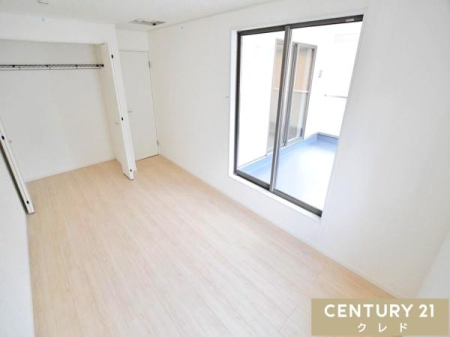 �Q�� �y�m��7.7���z
7.7���̂�Ƃ肠��m���́A�_�u���x�b�h��u���Ă��]�T�̍L���Ŏ�Q���ɂ҂�����B������o���R�j�[�ɖʂ��Ă���A�S�n�悢�z�����������ޖ��邭�J���I�ȋ�Ԃł��B