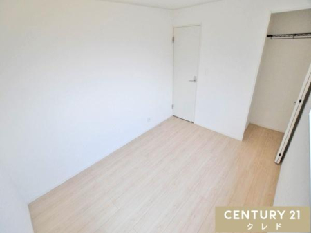 �q������ �y�m��6���z
�ǂ�ȉƋ�ɂ����킹�₷���A���Ɩؖڂ���Ƃ����i�`�������ȋ�ԁB6���̍L���́A�x�b�h��f�X�N��u���Ă���Ƃ肪����A�q�������ɂ��s�b�^���ł��B