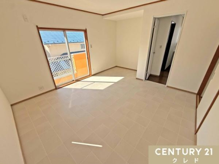 �Q�� �y�m��8���z
������o���R�j�[�ɖʂ���8���̗m���́A�z���������Ղ荷�����ޖ��邭�J���I�ȋ�ԁB�ߗނ�G�ߕ��̎��[�ɕ֗��ȏ����t���[�˂������Ă��܂��B
