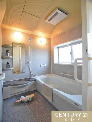 ���� ���q�l�ƈꏏ�ł���Ƃ��1�؃^�C�v�̃o�X���[���B
�x���`�^�C�v�̗����͂��났�̓������y���߁A���K���ƕ֗��������˔����Ă��܂��B