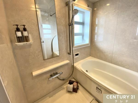���� �ߘa6�N�Ƀ��j�b�g�o�X�V�K�����B
�ǂ������@�\�t�ŁA�Z�������X�̒��ł����D�ɂ������ƐZ�����ґ�Ȏ��Ԃ������܂��B����������A���C���ǍD�ł��B