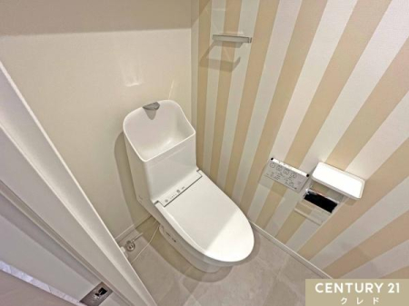 �g�C�� �E�H�V�����b�g�t���g�C����W���������Ă���A���K���Ɖq���ʂ���������z������Ă��܂��B�X�g���C�v�N���X���V���v���Ȃ�������I�ȕ��͋C�����o�B