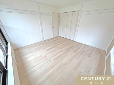 �m�� �y�m��8���z
�傫�ȃx�b�h��u���Ă���Ƃ肠��L���̎�Q���ł��B
�쓌�����~2�ʍ̌��Ŗ��邭�J����������A�S�n�悭�߂����܂��B