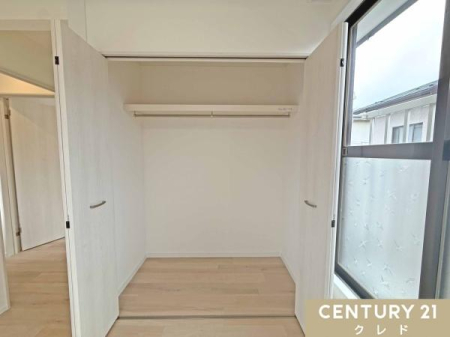���[ �n���K�[�p�C�v�t�����[��݂��Ă��܂��B�|���邾���Ŏ��[�ł���̂ŃV���c��R�[�g�̃V�����}���₷���A�����̐g�x�x���X���[�Y�ɁB