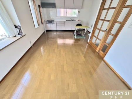 ���r���O �yLDK12.25���z
��l��炵�ł���l��炵�ł��]�T������L���̃��r���O�B
�e���r��\�t�@�[�A�e�[�u����u���Ă����������܂��B