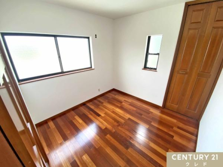 �m�� �y�m��4.5���@�k���z
2�ʍ̌��̗m���͕��ʂ����ǂ��A�����ʂ��ĉ��K�ɉ߂����܂��B�����������Z��n�̂��߁A�׋���Ǐ����y���ނ̂Ƀs�b�^���B