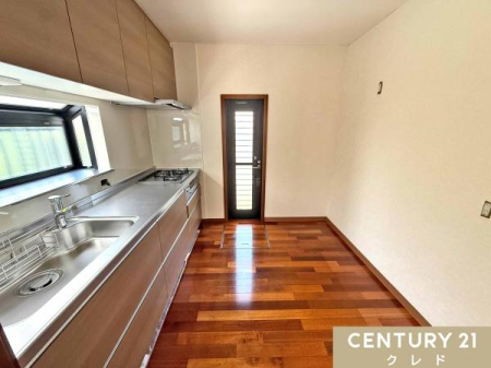 �L�b�`�� �L���݂����L�b�`���X�y�[�X�͉Ɠd�Ȃǂ�u���Ă���Ƃ���m�ۂł��A���K�ɉƎ����s���܂��B
�����������̂ŃS�~�o���ɂ��֗��ł��B