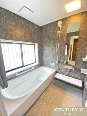 ���� TOTO�����j�b�g�o�X�����ꂪ�ڗ����ɂ����A�N�Z���g�p�l���I
�ߐ����ʂ̂���x���`�t�������͍���҂₨�q�l�ɂ��g���₷�����S���ē����ł��܂��B