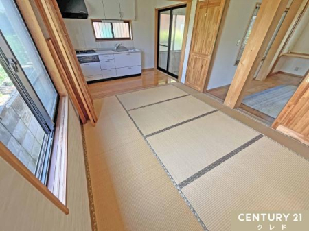 �a�� �y1�K�a���z
��Ƃ肠��a���͏_�炩�ȏ�ŉ��������ɂ����Ռ����z���B
�L�b�`�����猩����L�b�Y�X�y�[�X��q�ԂƂ��Ă��g�p�\�ł��B