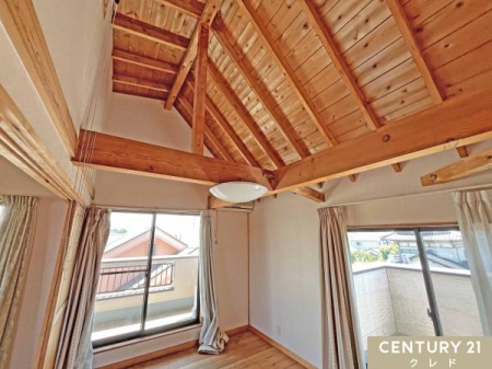 �m�� 3�K�̋����͊J��������������z�V��B
������p�����閳�C�ނ��ӂ񂾂�Ɏg�p�����V��́A�؍ޖ{���̕��������y���߂܂��B