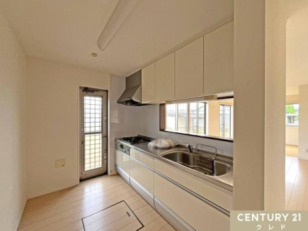 �L�b�`�� �Ƒ��Ƃ̉�b���e�ޑΖʎ��L�b�`���I���[�L�x�ŃL�b�`���c�[���Ȃǂ���������Ƃ��܂����Ƃ��ł��A�����̂������₨�|�������K�ɍs�����Ƃ��ł��܂��B