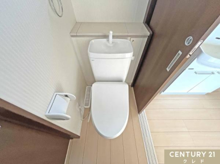 �g�C�� �g������̗ǂ��������@�\�ɁA��􂢈�̌^�^���N��������g�C���B
�L���Ɛ��ʎ���2��������o����ł���֗���2WAY�������̗p�B