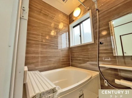 ���� ���j�b�g�o�X�͗����g�[�����@�t���̕��ɐV�K�������܂����B
���K�ȉ��x��ۂ��A�h�J�r�ɂ����ʓI�ł��B
�������̂��闁���ň���̔������Z�b�g�ł��܂��B