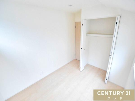 �q������ �y�m��5.3���z
�ǂ�ȉƋ�ɂ����킹�₷���A���Ɩؖڂ���Ƃ����i�`�������ȋ�ԁB�x�b�h��f�X�N��u���Ă���Ƃ肪����A�q�������ɂ��s�b�^���ł��B