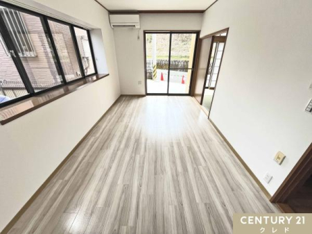 ���r���O �yLDK11.2���z
�쑤�̑|���o�����Ɠ����̍L���o�����玩�R���������Ղ�ƒ����A���邭���ʂ��̗ǂ����r���O�B
���H���̌�͗אڂ���a���ł̂�т肭�낮���Ƃ��ł��܂��ˁI