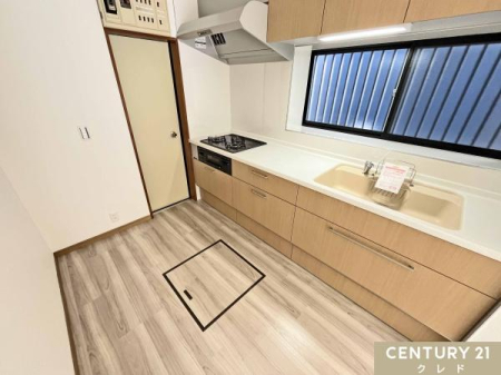 �L�b�`�� �L�b�`���O�ʂɂ͑傫�ȑ��I�J���I�ŋC���ǂ����������ł��܂��ˁI���C�����₷���̂ŉ��K�ȋ�Ԃ��ێ��ł��܂�
���ɂ͏�������t���Ă��܂��I�S�~�o����A���傱���ƊO�ɏo��̂ɂ���ƕ֗��ł��ˁI
