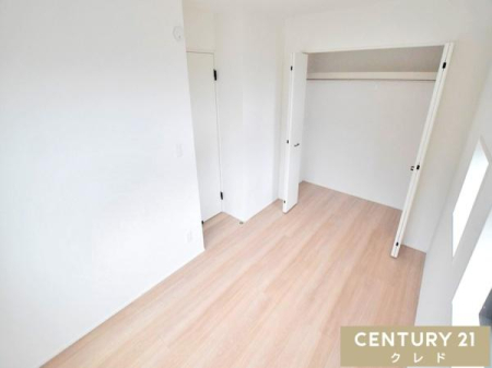 �m�� �y�m��5.25���z
���邢�ؖڒ��̃t���[�����O���S�n�悢5.25���̗m���B�ǈ�ʂɐ݂����N���[�[�b�g�ɂ͈ߗނ������Ղ���[�ł��A����������������ƕۂ��Ȃ�����K�ɂ��߂������������܂��B