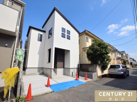 �O�ʓ��H�܂ތ��n�ʐ^ �����֖k���w�Z�܂œk��12���ŁA���q�l�������Ȃ��ʂ�����S�̋������B�X�[�p�[�Ȃǂ̔������{�݂��g�߂ɑ����A�����̕�炵�ɕ֗��Ȏq��Đ��тɂ��ꂵ���Z�����L����܂��B