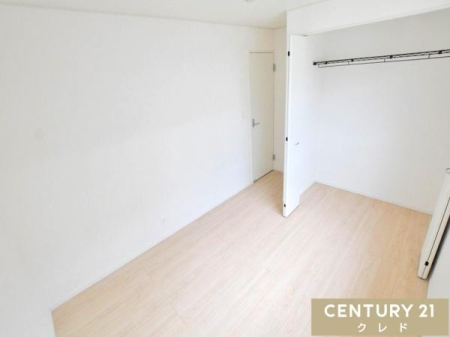 �m�� �y�m��5.75���z
2�ʍ̌��ŗz����E�ʕ��ǍD�Ȗ��邢�m���B���[�ɂ̓��b�V���I��������Ă���A�o�b�O�⏬���ނ��ЂƖڂŊm�F���Ȃ��琮���ł��܂��B