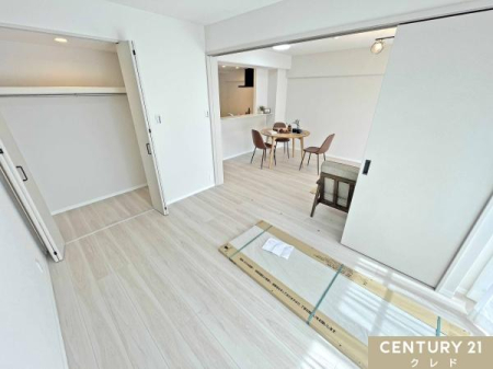 �m�� �y�m��6���z
LDK�ɗאڂ���6���̗m���́A�����˂��J���邱�ƂŃ��r���O�ƂЂƑ����̍L�X�Ƃ�����ԂɁB�߂�ΓƗ������������Ƃ��Ă��g���܂��B