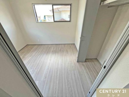 �m�� �y�m��4.9���z
2�ʍ̌��Ŗ��邭���ʂ��̗ǂ�4.9���̗m���B�N���[�[�b�g������Ă��邽�߁A����������������L���g���܂��B�����[�g���[�N���̕����ȂǁA���ړI�Ɋ��p�ł���S�n�悢��Ԃł�