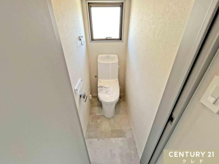 �g�C�� 1�E2�K�̊e�K�Ƀg�C��������܂��B���̖Z�������Ԃ����ԑ҂��̐S�z���Ȃ��A������̃g���u���������S�ł��B