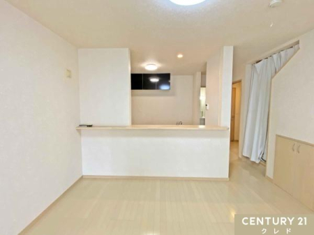 �L�b�`�� �J�����̂���Ζʎ��J�E���^�[�L�b�`���B���r���O�����n���Ȃ���A�Ƒ��Ƃ̉�b���y���񂾂�A������z�V���X���[�Y�ɂł���g������̗ǂ���Ԃł��B