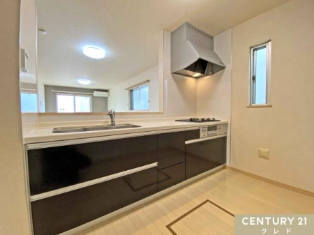 �L�b�`�� �L�b�`���͑�l2�l������ł���Ƃ�̂���L���ŁA�����̉Ǝ��̎��Ԃ����K�ɁB���q���܂́u����Ă݂����I�v�ɂ��A�Ί�ŉ��������Ȃ��Ԃł��B