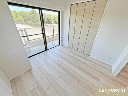 �m�� �y�m��4.4���z
2�ʍ̌��Ŗ��邭�A���R�����S�n�悭�������ޗm���ł��B�q�ǂ������⏑�ցA��̃X�y�[�X�ȂǁA���C�t�X�^�C���ɍ��킹�Ă��g�����������܂��B