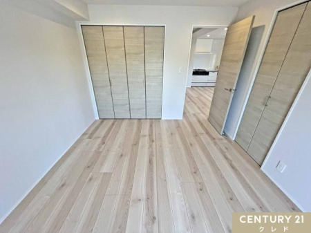 �Q�� �y�m��6.1���z
���Ɩؖڂ���Ƃ����i�`�������ȕ��͋C�B�Ƌ��C���e���A�Ƃ����킹�₷���A���C�ɓ���Ɉ͂܂ꂽ�����炵���v���C�x�[�g��Ԃ��y���߂܂��B