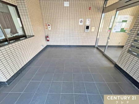 �G���g�����X �I�[�g���b�N�����ŃZ�L�����e�B�ʂ����S�B���ꂢ�Ɏ���ꂳ�ꂽ���������ӂ��G���g�����X�����͂ł��B�������̂��鋤�p�X�y�[�X�ŁA�����̋A����C�����悭�}���Ă���܂��B