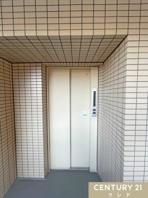 ���̑����p�� �y�G���x�[�^�[�z
���Z�܂��̊K�܂ŃG���x�[�^�[���g�p���邱�Ƃ��ł��܂��B�����̎ア���┃�����A��̑�R�̉ו����^�ԂƂ��Ȃǂɂ͏d�󂵂܂��ˁB