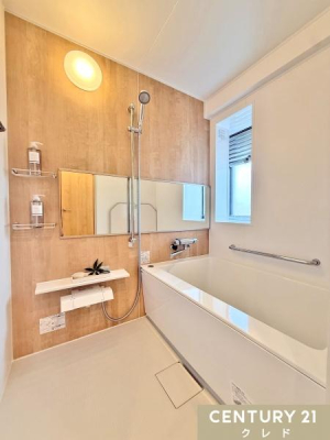 ���� ���j�b�g�o�X���V�i�̂��̂ɐ��܂�ς��܂��܂����B
��������̂Ŋ��C���ǍD�B
�V�K�����ɂ�肨���������₷���A�����ŉq���I�Ȋ����ۂĂ܂��B