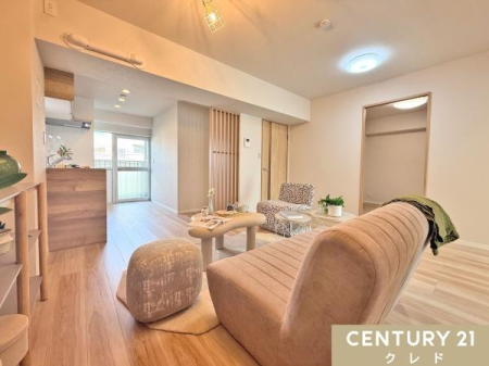 ���r���O �yLDK13.5���z
��l��炵�ł���l��炵�ł��]�T������13.5���̍L���̃��r���O�B
���t�H�[���ŕǎ��⏰�ނ�V�K�������܂����B