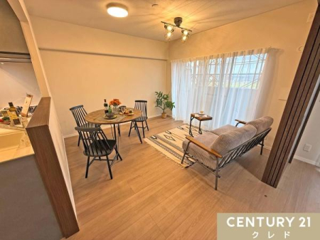 ���r���O �yLDK14.1���z
�쑤�ɊJ������݂������r���O�́A���邢�z�����������ސS�n�悢��ԁB���Ƒ��݂�Ȃ����R�̂ŐS�n�ǂ��߂������Ƃ��ł��܂��B