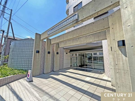 �G���g�����X ���L�G���g�����X�ɂ̓I�[�g���b�N��ݒu�B���������Ă�������ҁE�֌W�҈ȊO�̓G���g�����X���ɓ��邱�Ƃ��ł��Ȃ��̂ŁA�h�Ɩʂł����S�ł��B