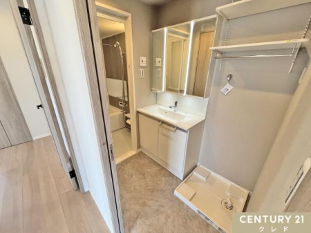 ���ʑ�E���ʏ� ���ʉ��ϑ��V�K�����I
���[�X�y�[�X�␅���A�~���[�Ȃǂ̏[���̋@�\���A�|�������₷���݌v�ŉq���I�Ȋ����ێ����₷���Ȃ�܂��B
