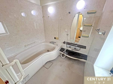 ���� ��ꂽ�J���_������A2�K�����B
�Ǖ��@�\�t���ŁA���ł��D�݂̉��x�Ńo�X�^�C�������y���݂��������܂��B
�����̔������Z�b�g�ł�������̋�ԁB