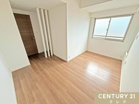 �m�� �y�m��8.3���z
�J�����̂���8.3���̗m���I�����������F�����̃t���[�����O�ŐS�n�悭�߂����܂��B
�x�b�h��f�X�N��u���Ă���Ƃ�̂���L���B