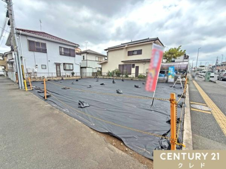 �O�ʓ��H�܂ތ��n�ʐ^ ���������ꂢ�ɐ������ꂽ�O�ʓ��H�͌���16���A����4���B
���s�҂̒ʍs�X�y�[�X���m�ۂ��ꂽ���S���̂��闧�n�B
���C�y�ɂ��₢���킹���������B