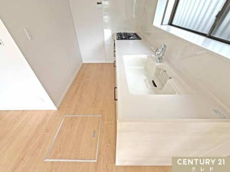 �L�b�`�� �����ݔ���V�I����̐��������ӂ��V�X�e���L�b�`���Ɍ����B
����������̂ł����肪���Ȃɂ��������C���₷���A���K�ɉƎ����s���܂��B