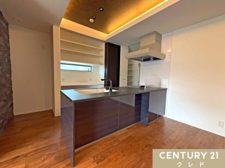 �L�b�`�� �y�J�E���^�[�L�b�`���I�z
�J�E���^�[�z���Ƀ_�C�j���O�ƌq�����Ă��邽�߁A�_�C�j���O�ւ̂��H���̎󂯓n���E�ЂÂ����X���[�Y�Ō����I�I���Ƒ��ŉƎ����S���ł��܂��ˁI