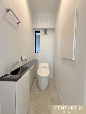 �g�C�� �y2�K�g�C���z
2�K�ɂ��������֍��t���g�C����݂��Ă���̂Ő����������X���[�Y�ɂȂ�܂��B��􂢊�t���ŕ֗��I
