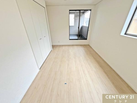 �Q�� �y�m��8���z
�쓌�����o���R�j�[�ɖʂ������邭���ʂ��̗ǂ��m��8���B��Q���ɂ҂�����̍L���ŁA�Ƌ�̃��C�A�E�g�����₷���g������̗ǂ���Ԃł��B