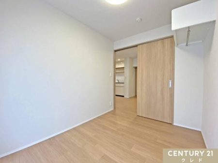 �m�� �y�m��4.3���z
���Ɩؖڂ���Ƃ����i�`�������ȕ��͋C�B�Ƌ��C���e���A�Ƃ����킹�₷���A���C�ɓ���Ɉ͂܂ꂽ�����炵���v���C�x�[�g��Ԃ��y���߂܂��B