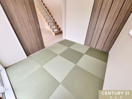 �a�� �y�a��5.25���z
LDK�ƂȂ���t���L�V�u���Șa���B
�t�`�̂Ȃ���̓��_���Ȕz�F�ŃC���e���A�Ƒ������悭�A�D�݂̉Ƌ�u���܂��B